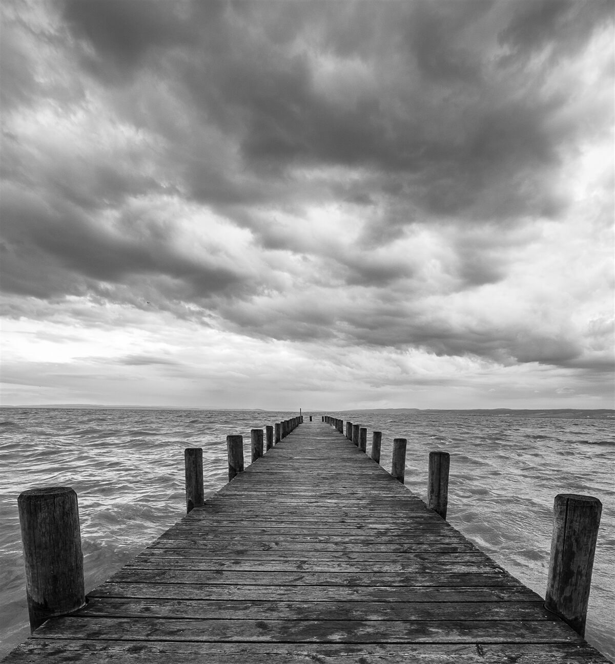 Фотошпалери плавучий міст, що веде до моря